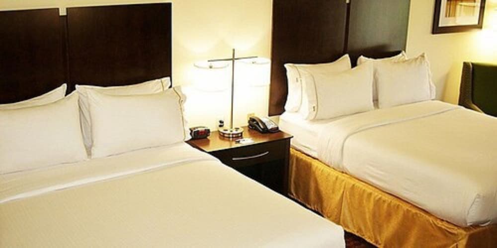 Holiday Inn Express Defuniak Springs 11/42