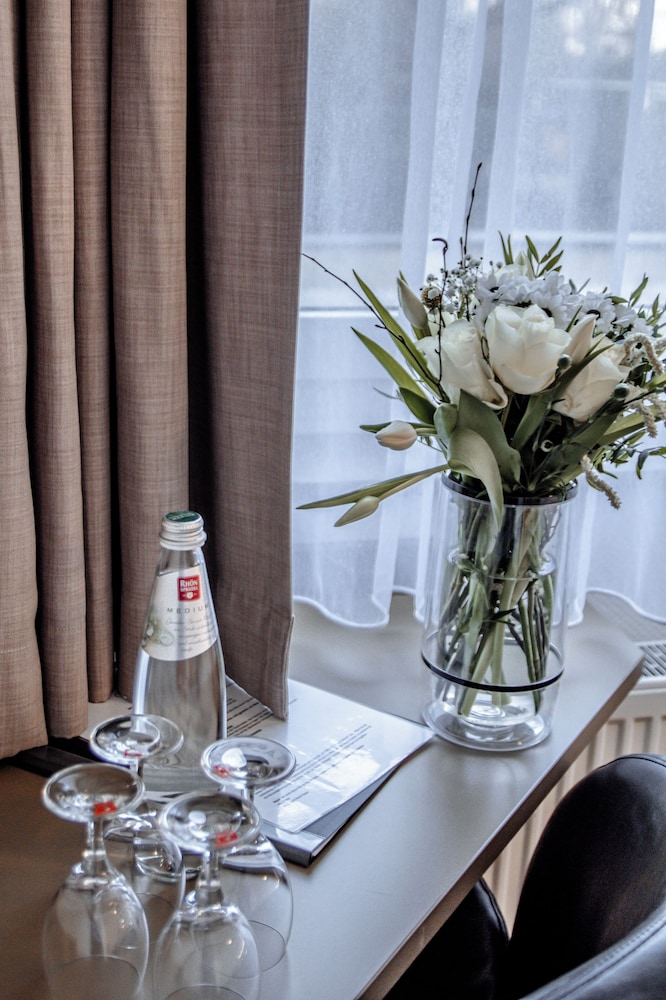 Central Hotel 17/36