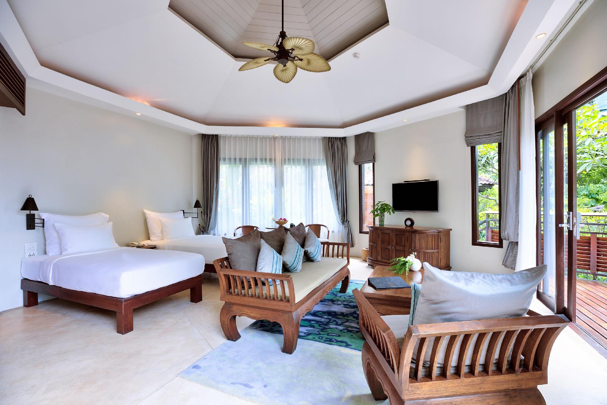 Pool, Villa, King Bed, Beach Front