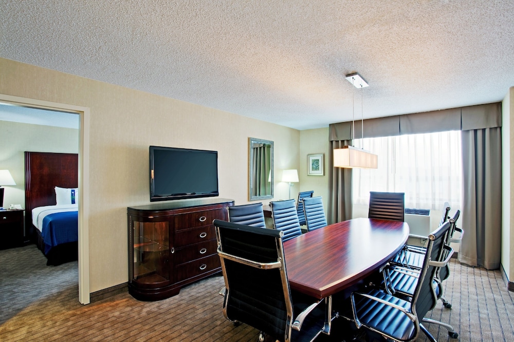 Holiday Inn Hotel And Suites Winnipeg Downtown 74/78