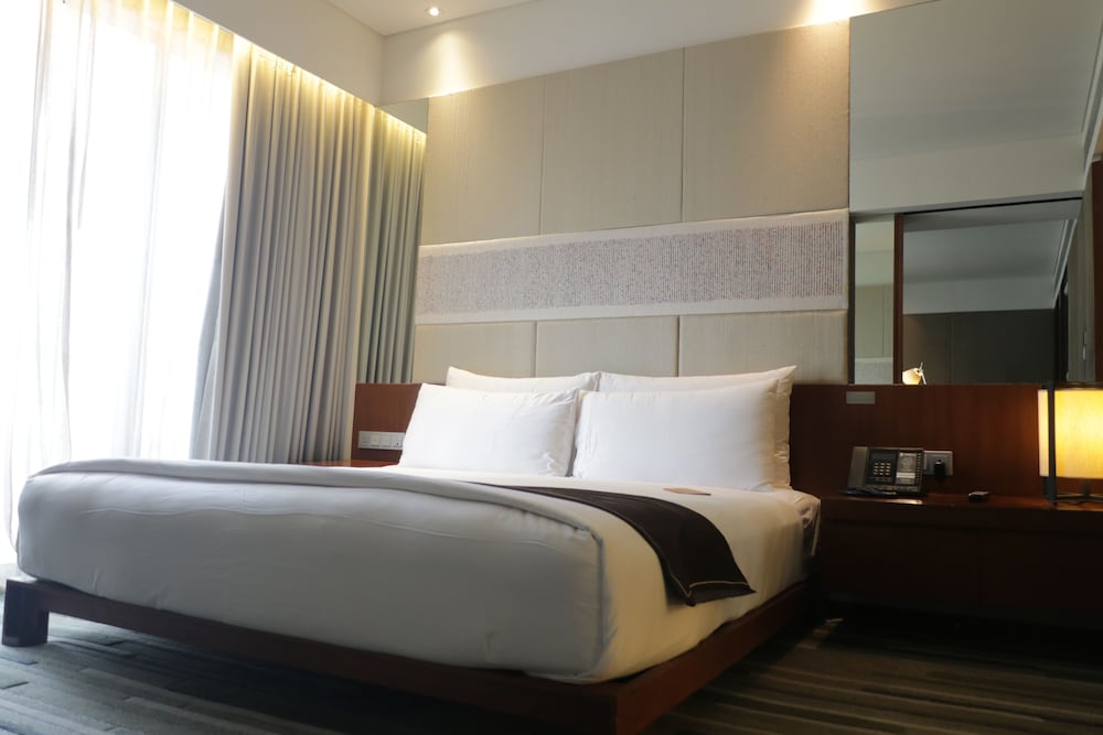 HANSAR BANGKOK 19/83