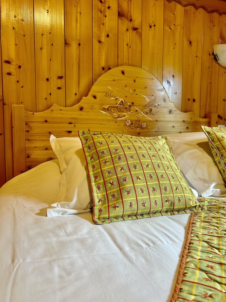 Hotel Les Prodains 15/50