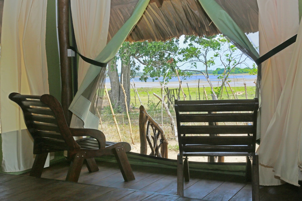 Yala Lake View Cabanas 11/28