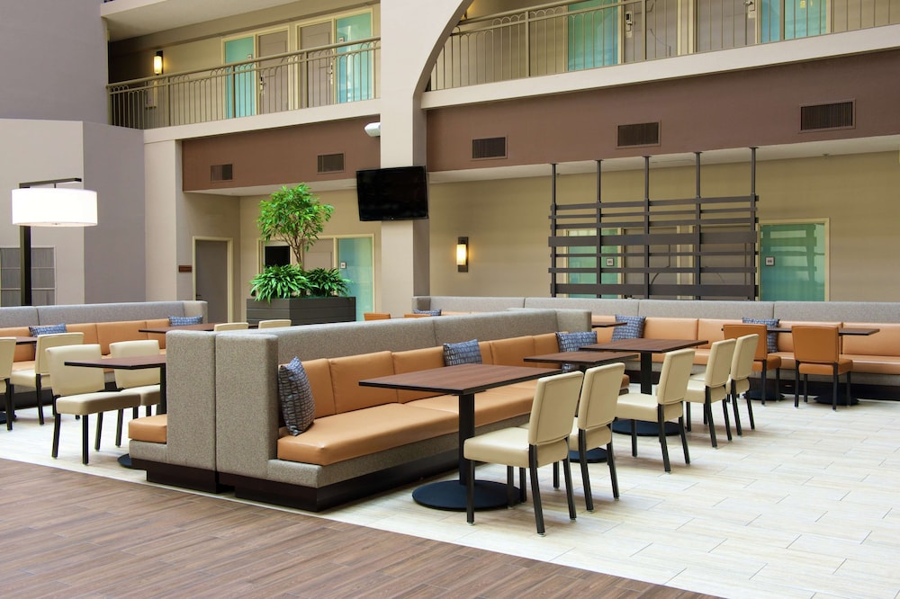 Embassy Suites by Hilton Seattle Bellevue 61/76