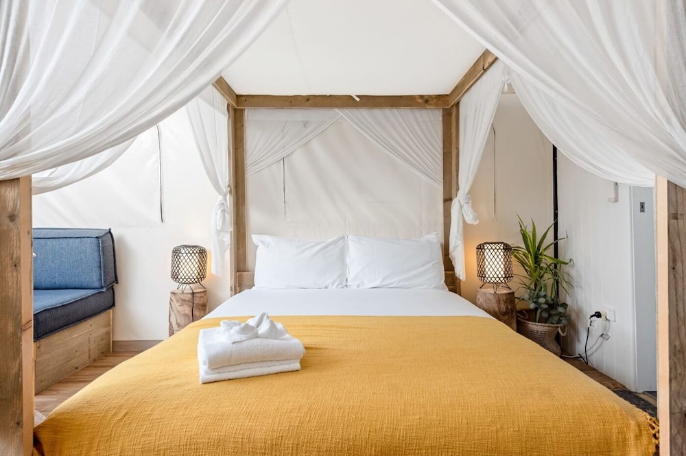 Safari, Deluxe, Tent, Queen Bed
