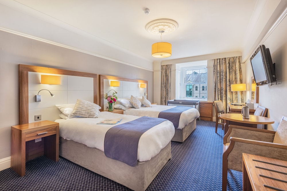 Family, 1 Double and 1 Single Bed