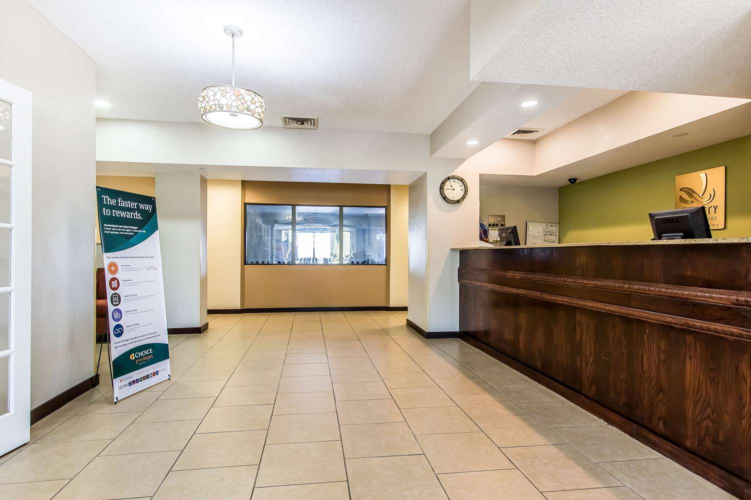 Quality Inn & Suites La Vergne, TN 2/18