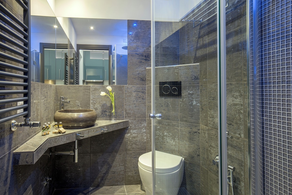 GCF Luxury Suites Guest House 64/70