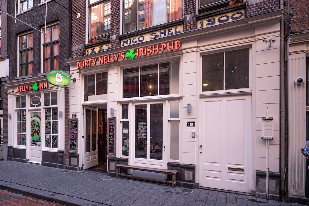 Durty Nellys Inn 1/50