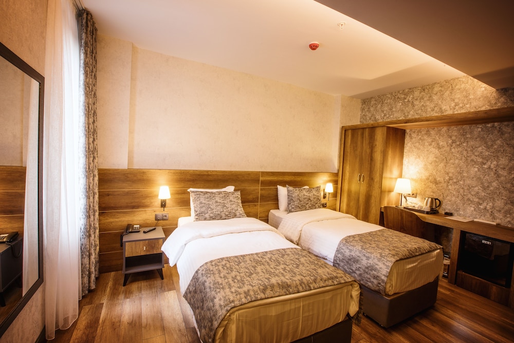 Life Point Hotel 34/67