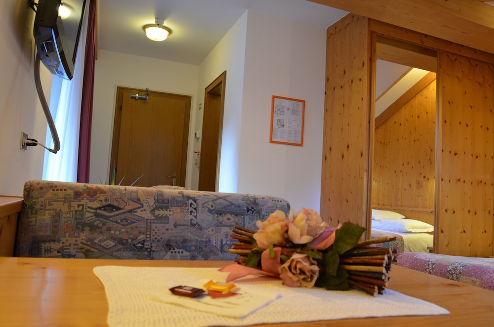 HOTEL LADINA 43/56
