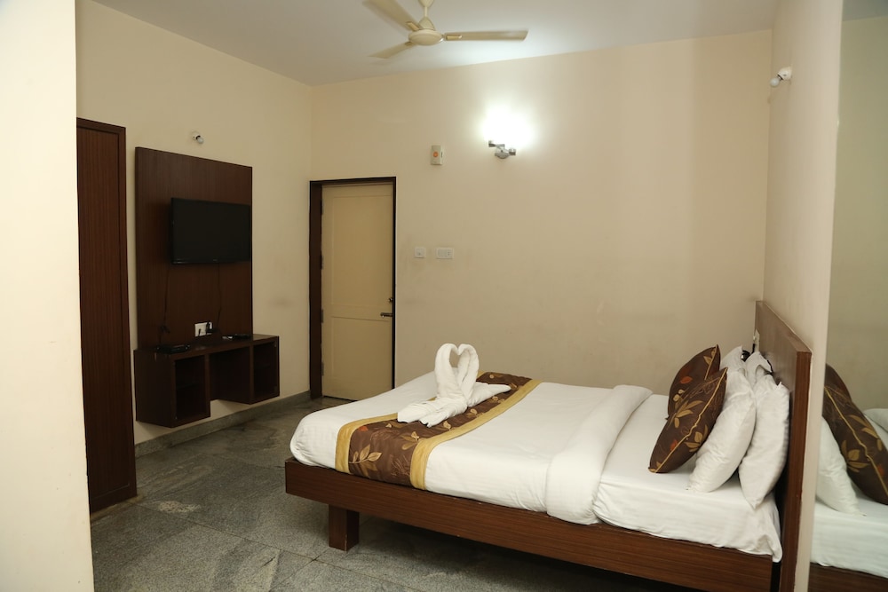 Soundarya Hotel 16/38