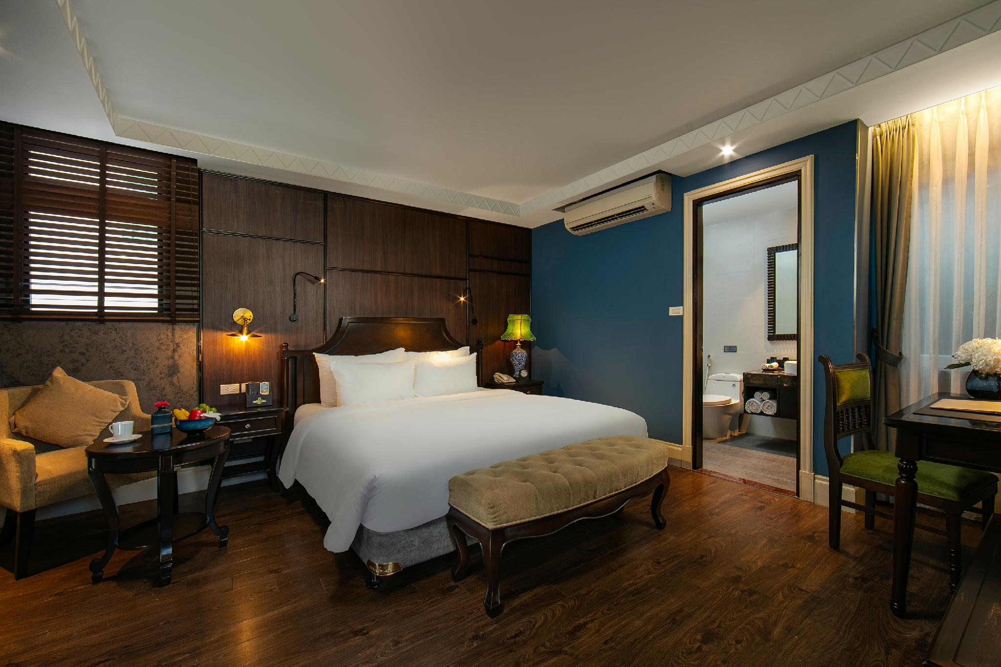 Collection, Premium, 3 Double Beds, Exterior Entrance