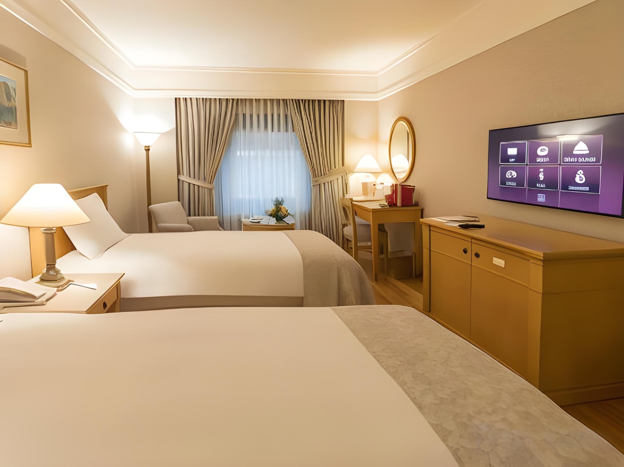 SUPERIOR ROOM