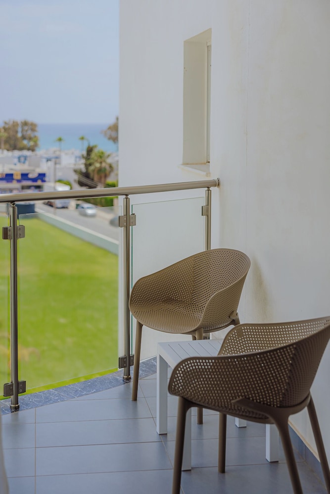 Tasia Maris Sands Beach Hotel - Adults Only 36/50