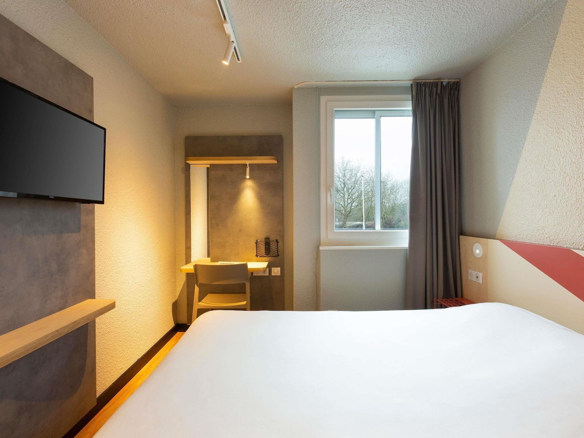 Room, Triple, Murphy Bed