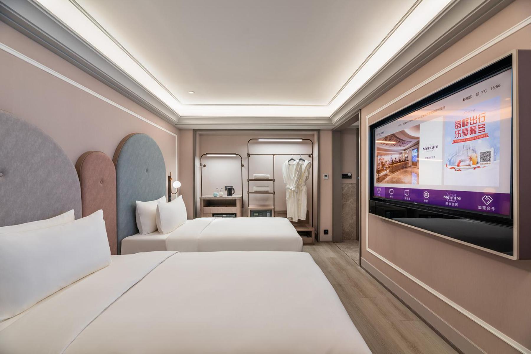 DELUXE, TWIN BEDS
