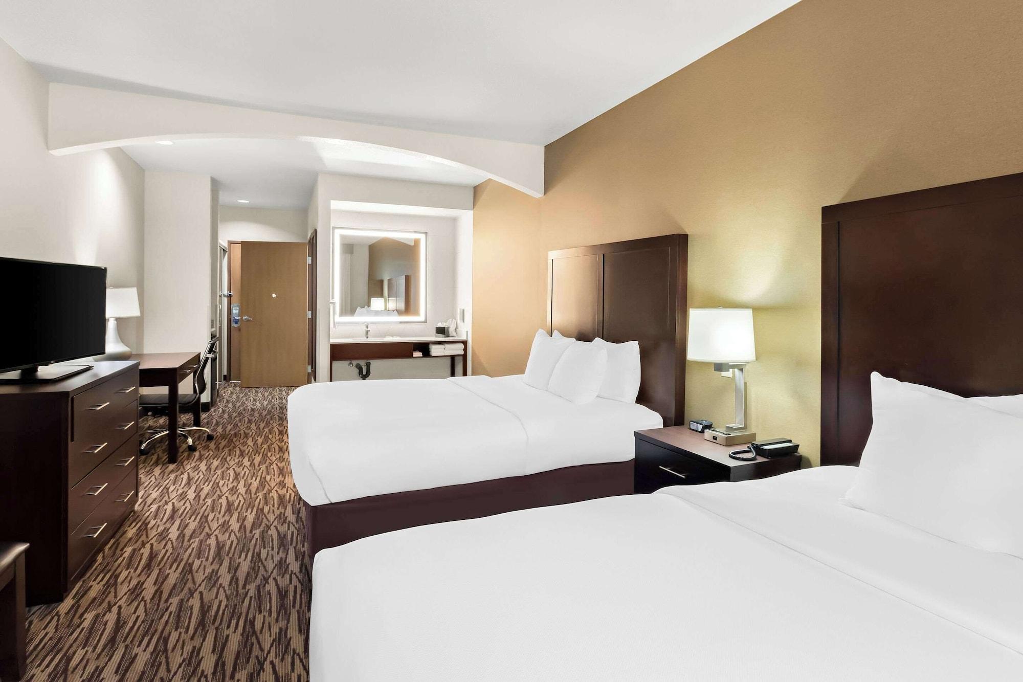 Room, Multiple Beds، Comfort Suites Portland Airport 3/4
