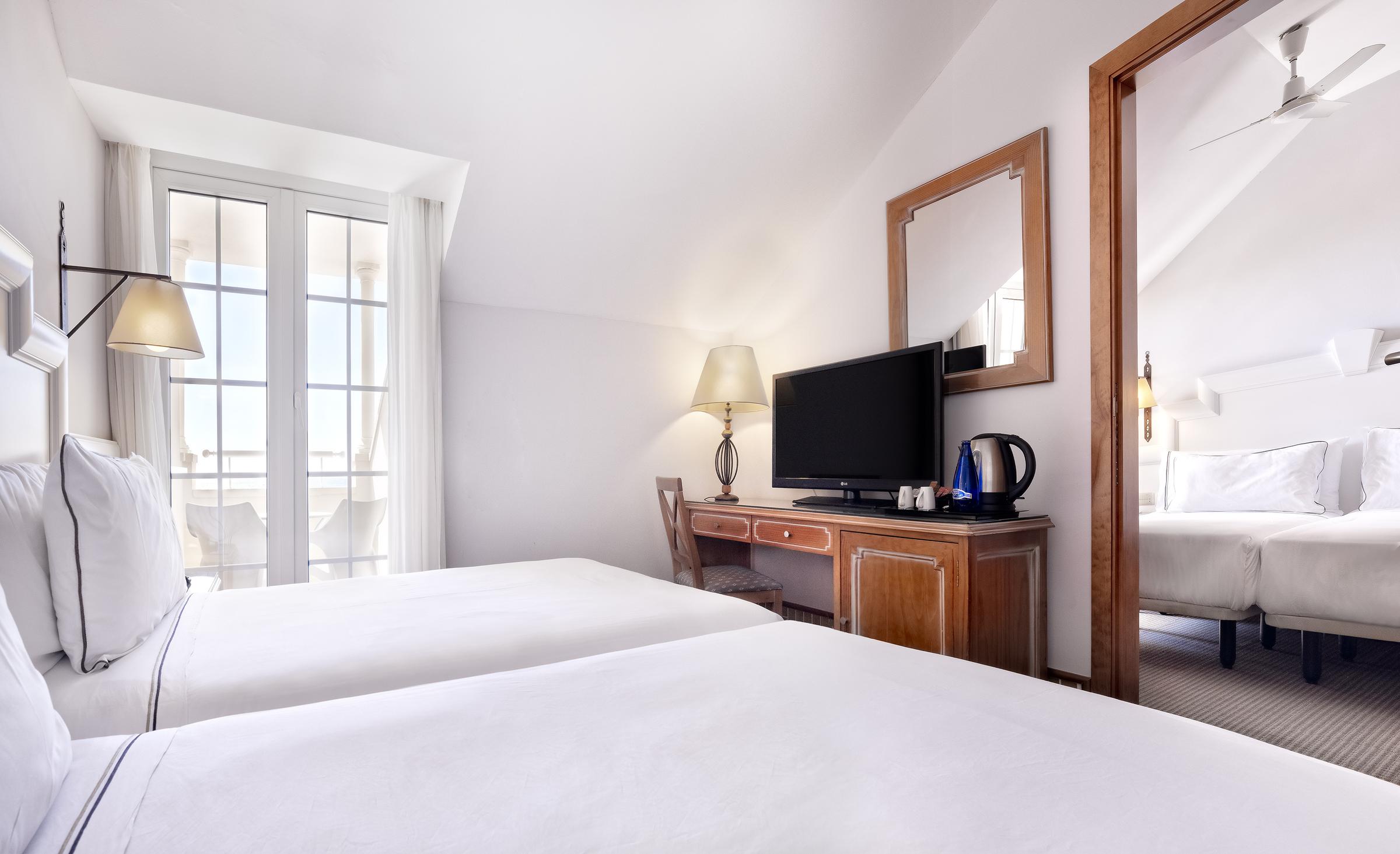 غرفة متصلة بريميوم عائلية بإطلالة على البحر، Melia Atlantico Isla Canela 5/10