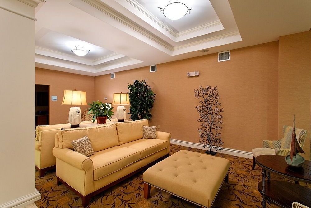 Holiday Inn Express Long Beach 13/63