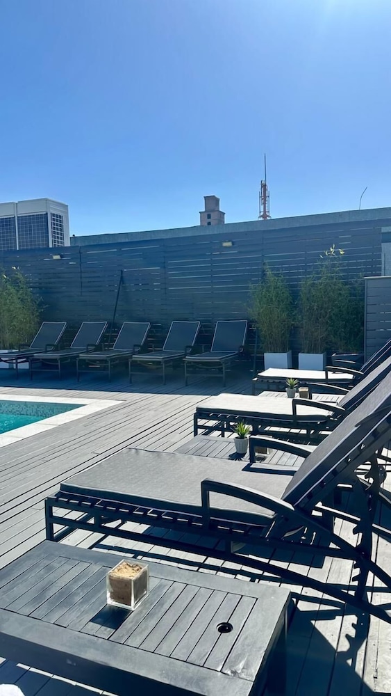 Broadway Hotel And Suites 26/50