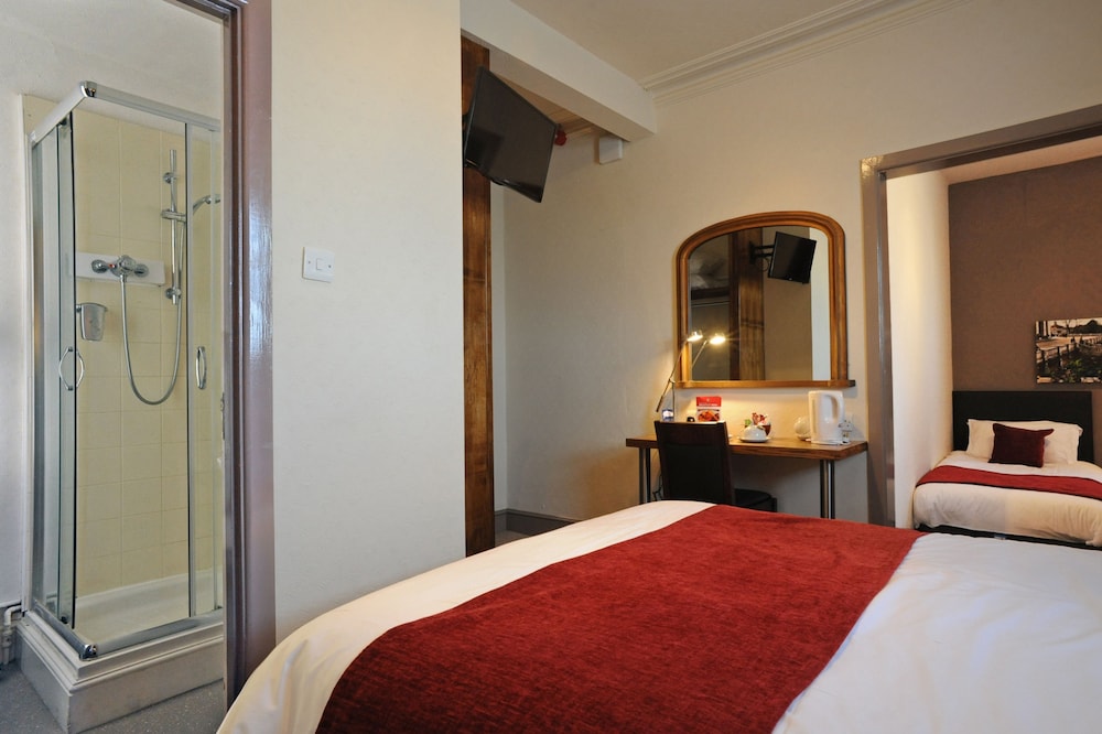 Spy Glass & Kettle Hotel 17/41