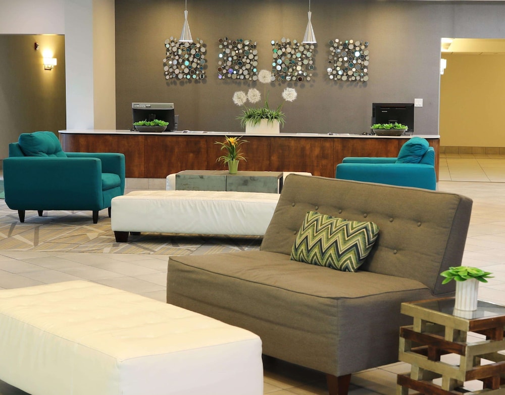 Doubletree By Hilton Omaha Southwest 32/54