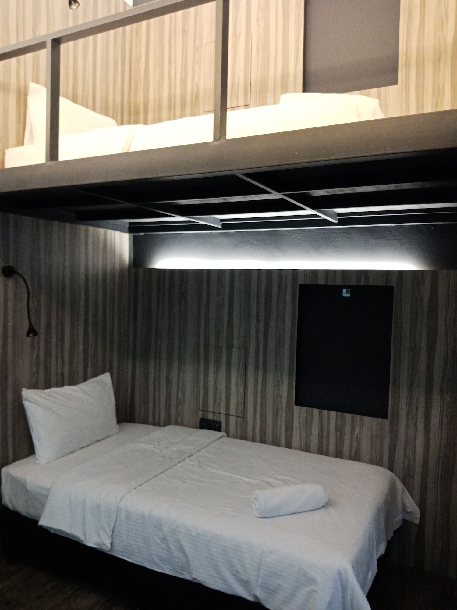 Pod, 2 Bunk Beds