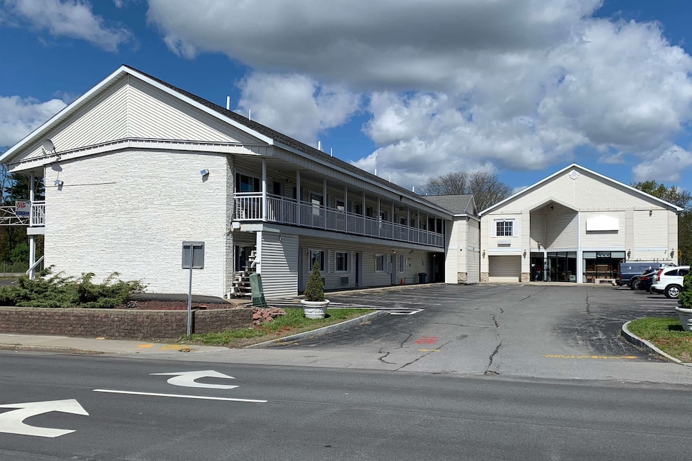 Super 8 by Wyndham Albany 43/51