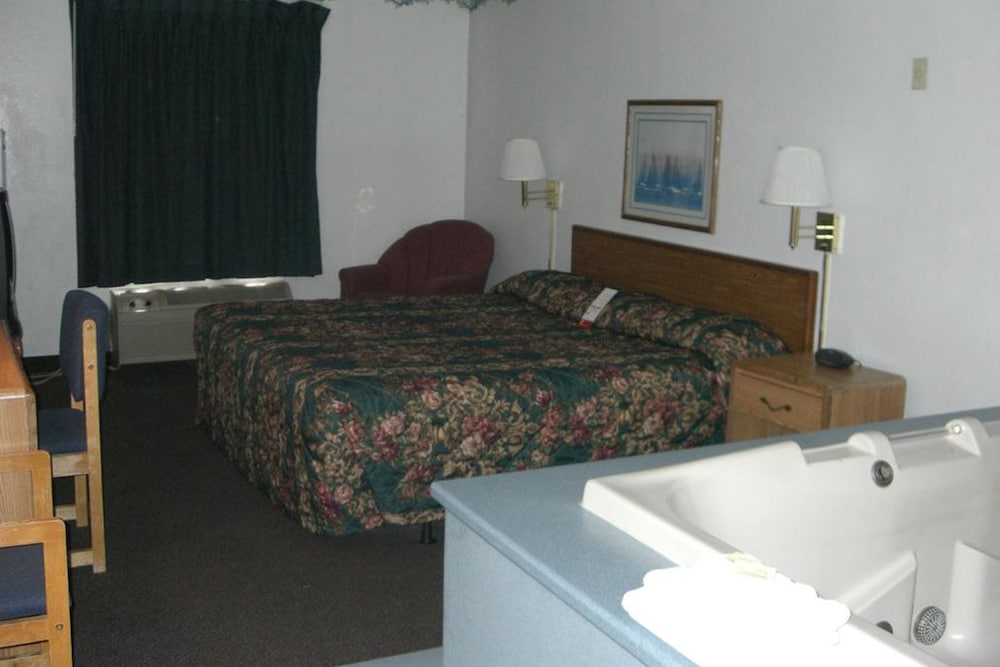 Norwood Inn Suites Roseville 11/30