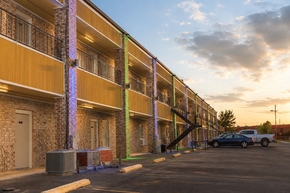 Extended Stay Snyder 41/51