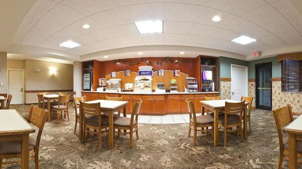 Holiday Inn Express Hotel Suites Winner 55/74
