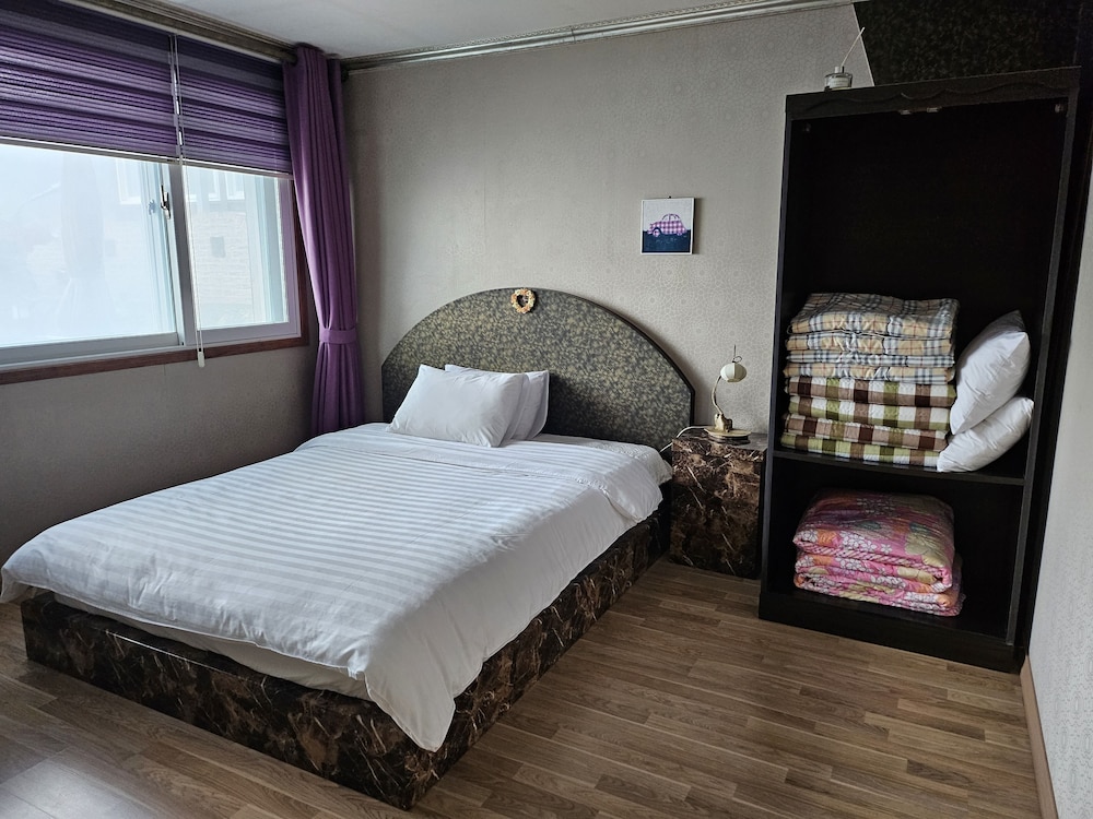 Superior, Comfort, House, Queen Bed