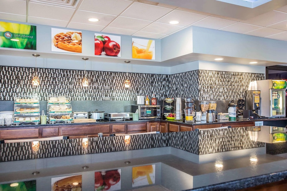 restaurant cafeteria