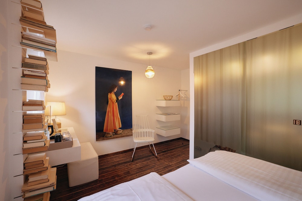 18Arts Hotel 19/49