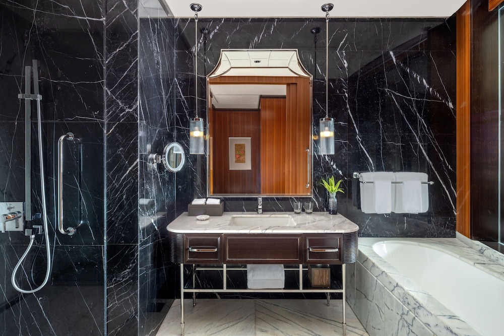 ITC Ratnadipa, a Luxury Collection Hotel, Colombo 80/81