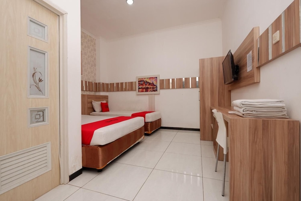 Reddoorz Near Plaza Simpang Lima 9/32