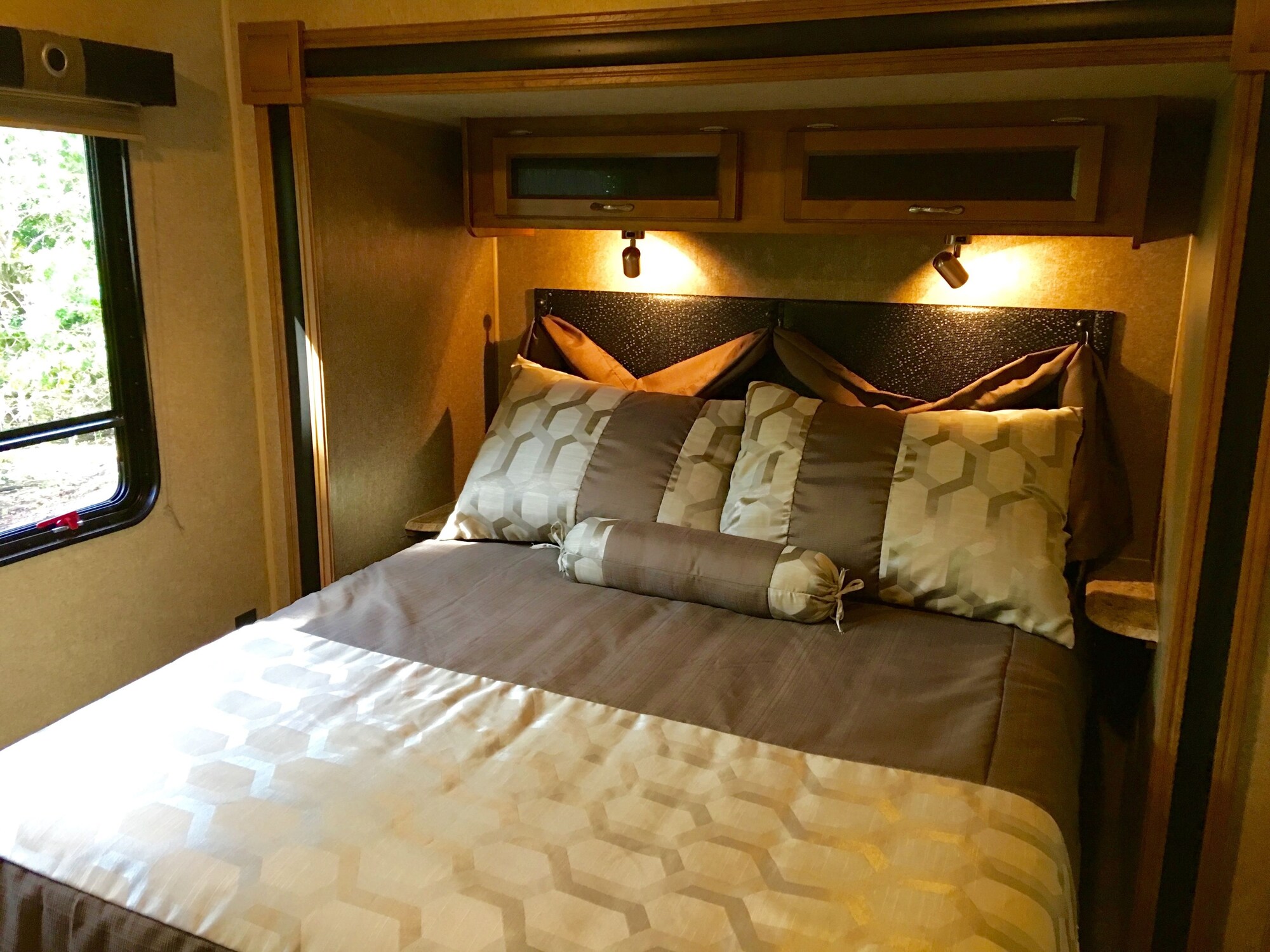 2 Bedrooms, Mobile Home, Premium