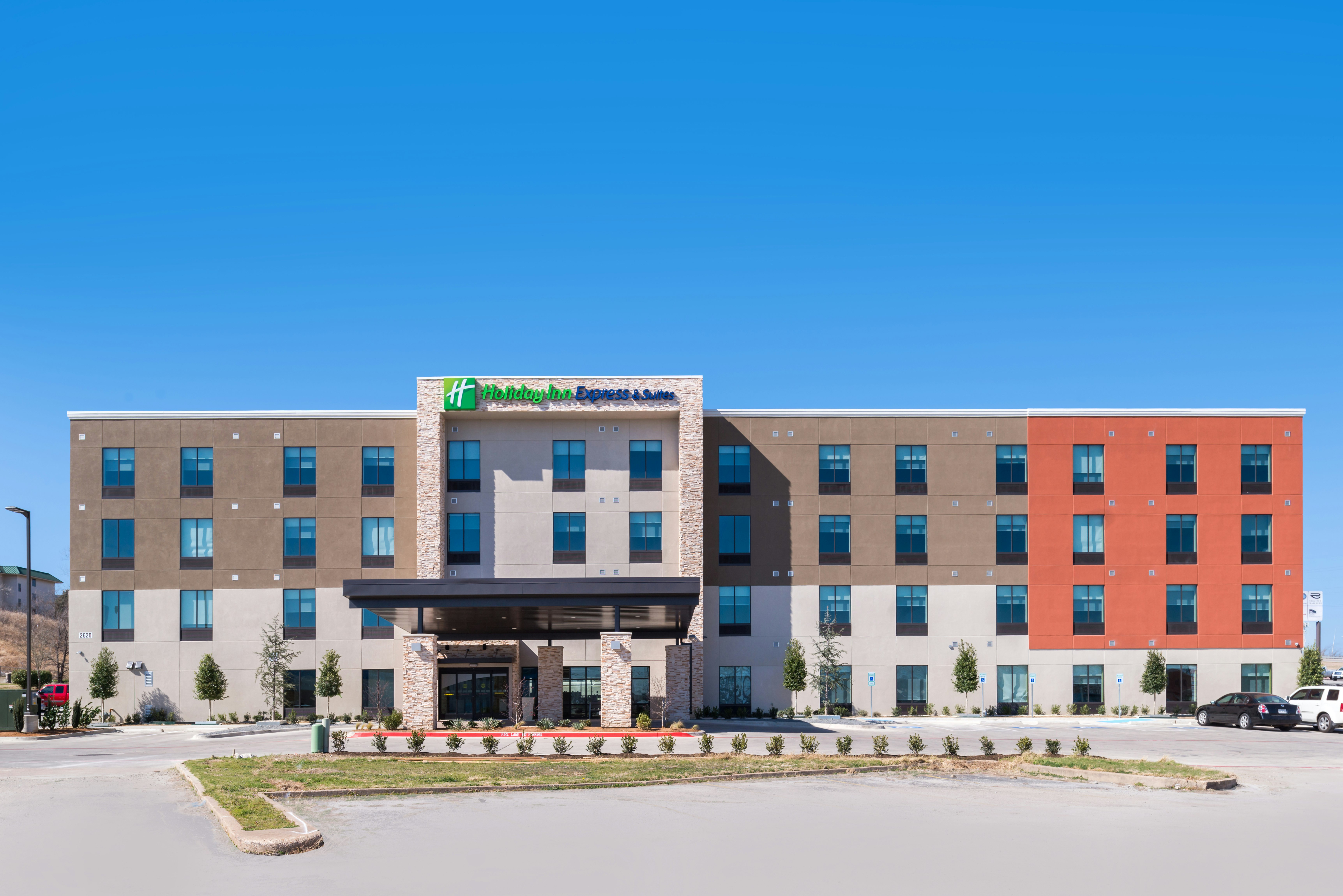 Holiday Inn Express & Suites Fort Worth West 4/45