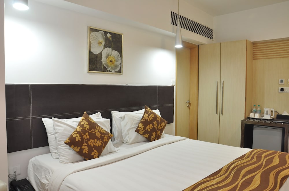 Oriental Residency Hotel 12/49