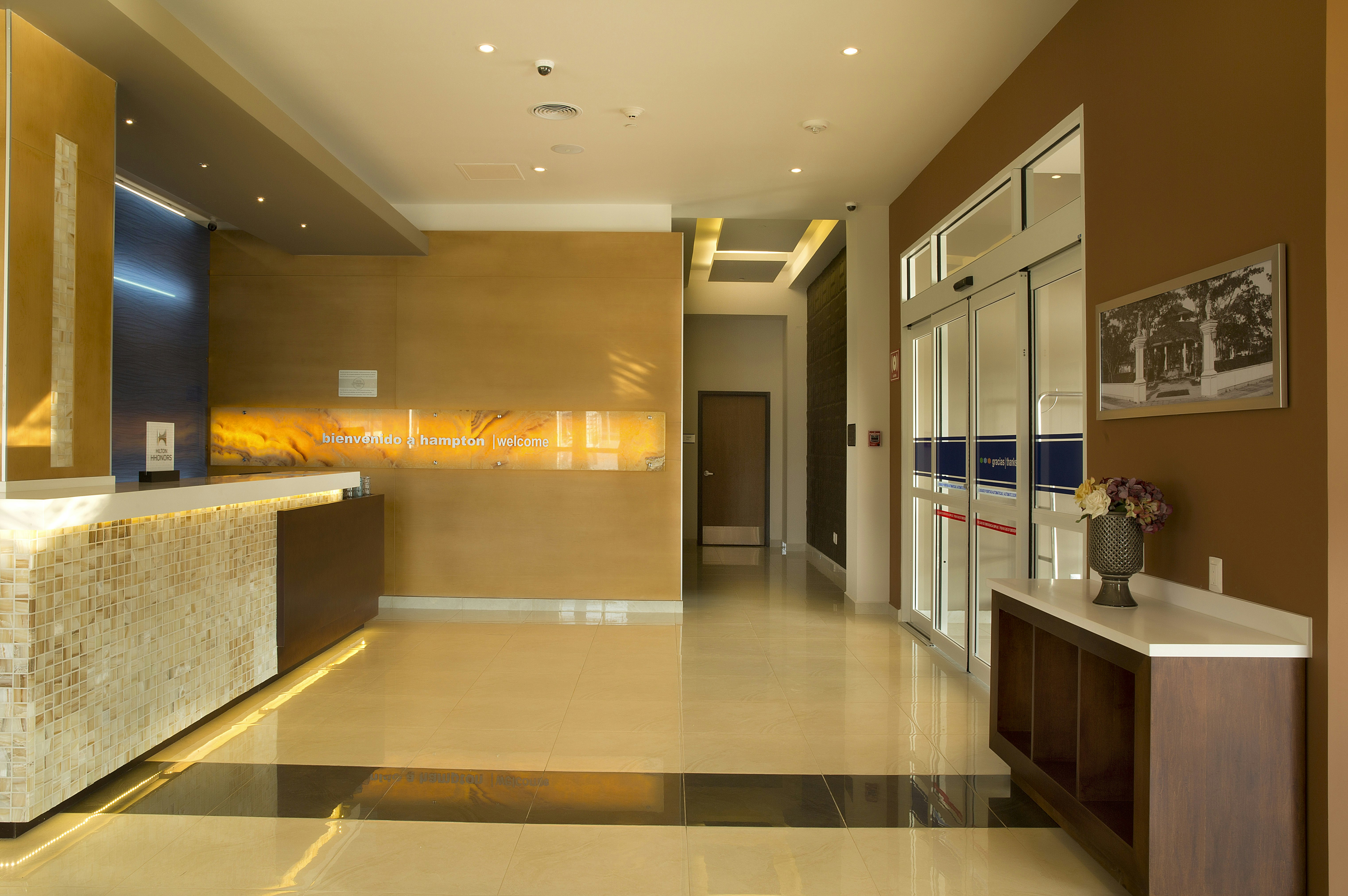 Hampton Inn & Suites by Hilton Paraiso 4/14