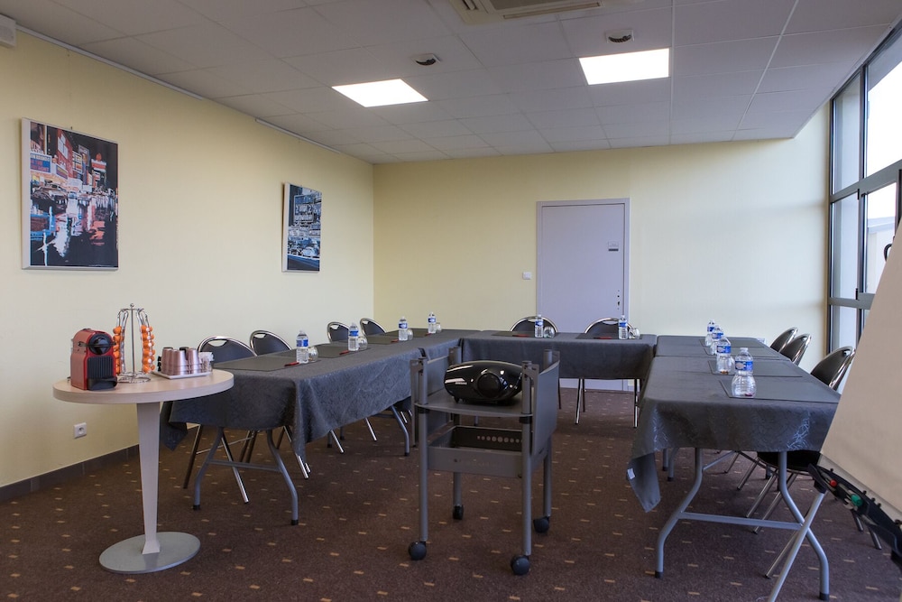 Hotel the Originals Saint Etienne Aeroport Actuel 52/61