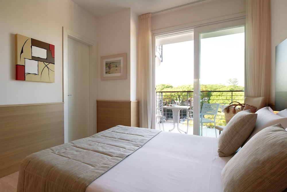 STANDARD, QUEEN BED, GARDEN VIEW