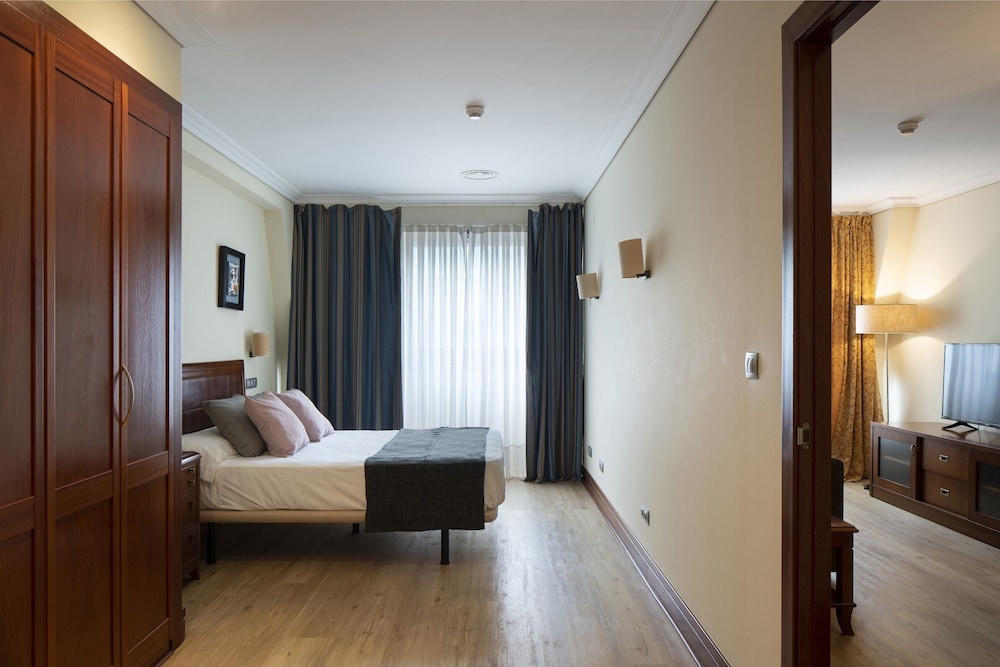1 BEDROOM, APARTMENT