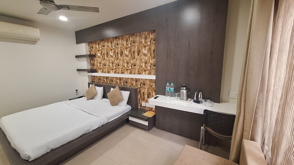 HOTEL ALANKAR PALACE 13/24