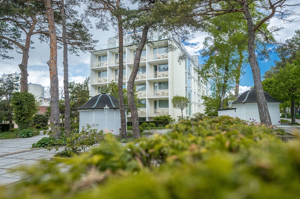 Arkona Strandhotel 48/50