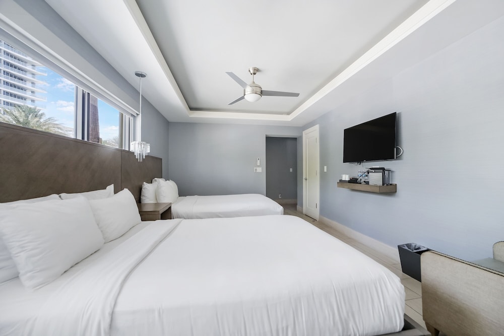 Standard, 2 Double Beds, Private Bathroom