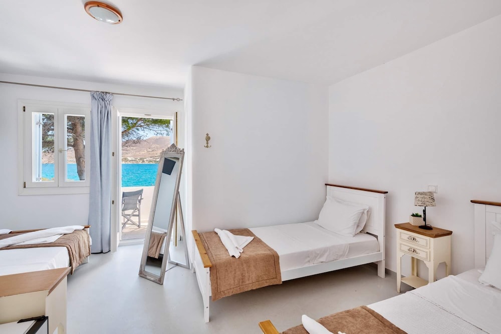Room, Quadruple, Double and Twin Beds, Sea View