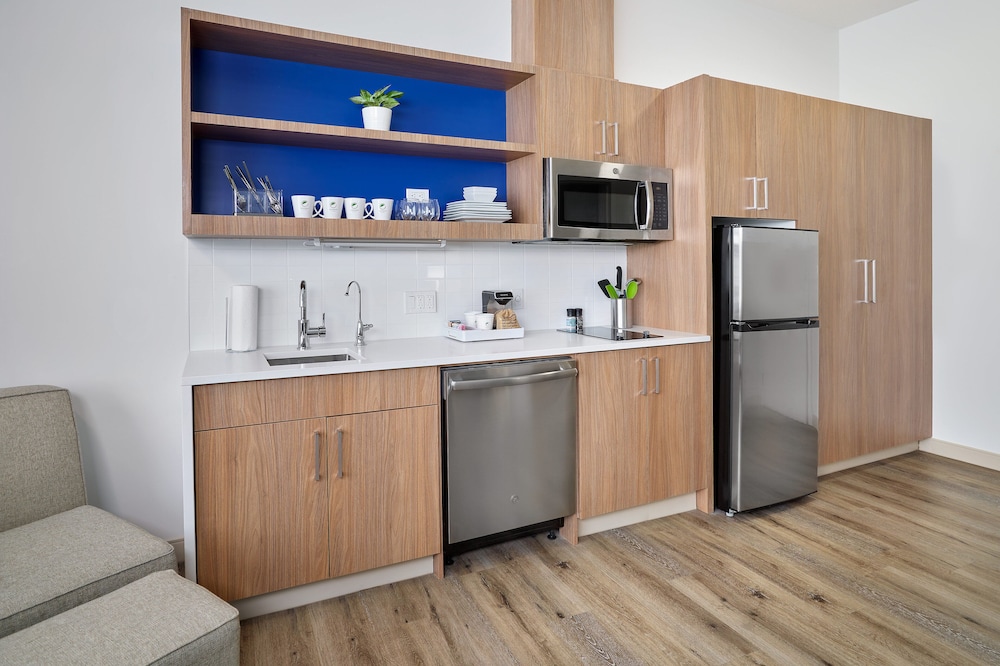 Element Edmonton West 2/36
