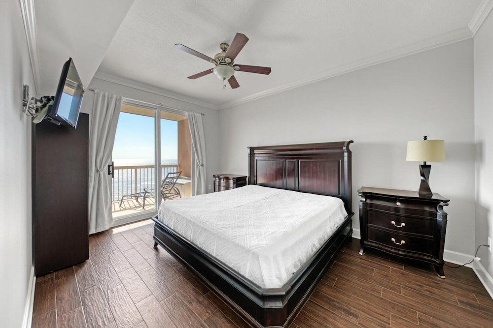 3 BEDROOMS, CONDO, BEACH FRONT, OCEAN VIEW